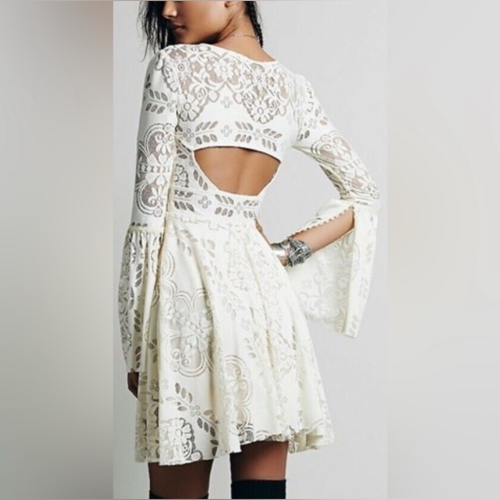 Anthropologie FREE PEOPLE MESH LACE BELL SLEEVE DRESS Size 4 eyelet boho NWT